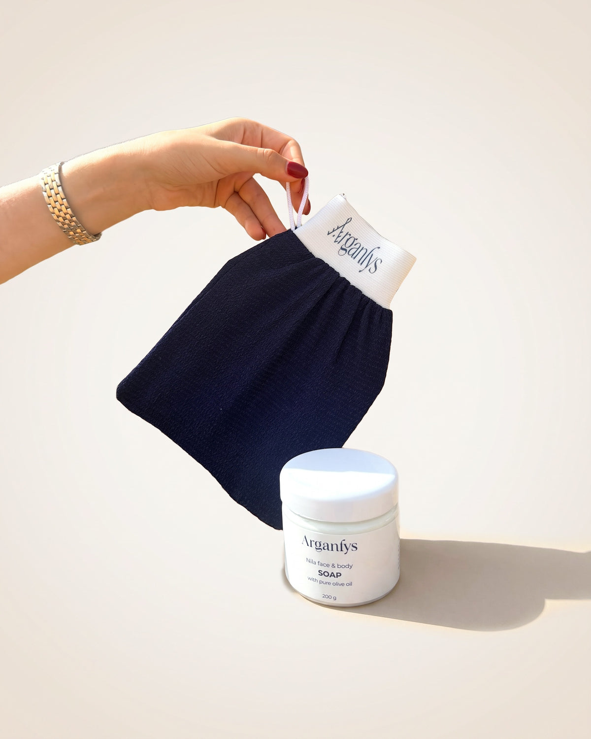 NO ACNE BUNDLE – studio shot